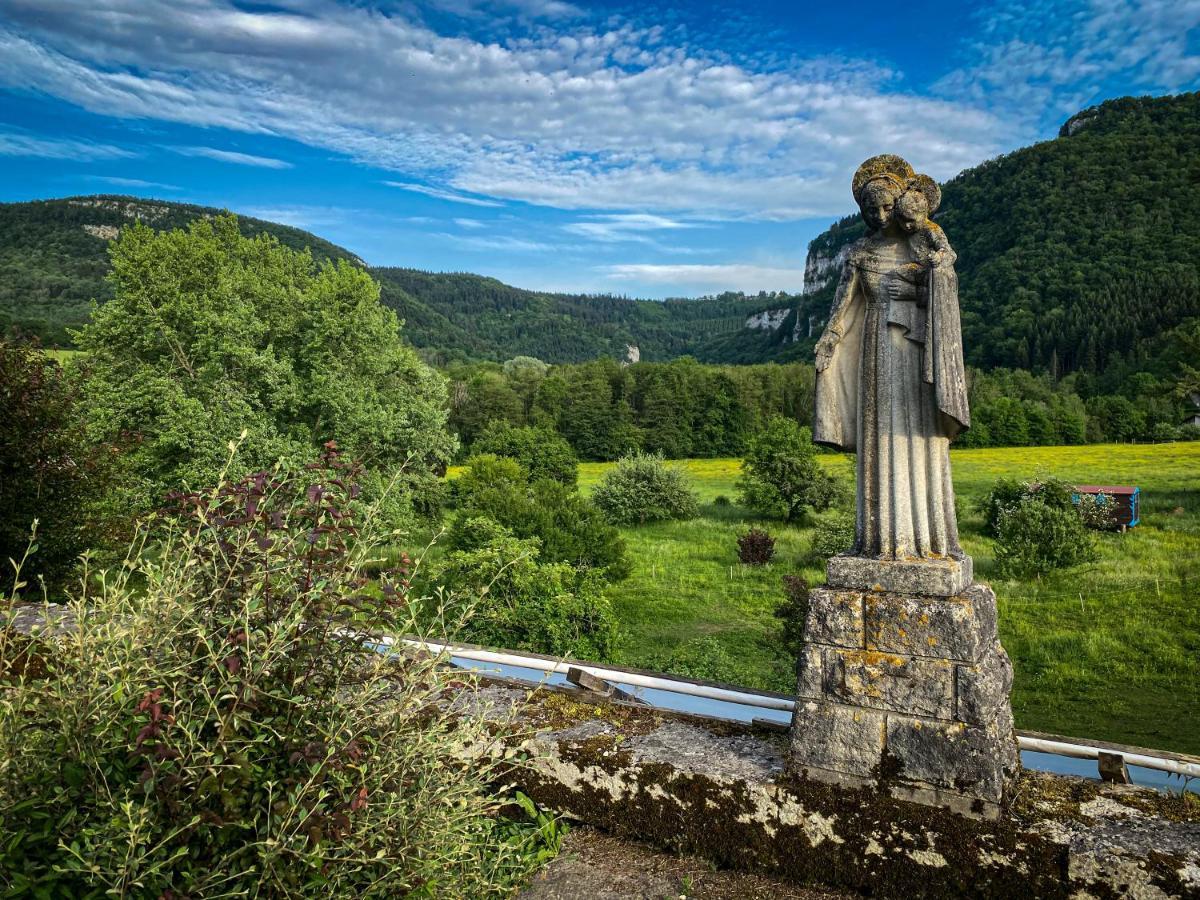 Вилла Lisons Des Sources Nans-sous-Sainte-Anne Экстерьер фото