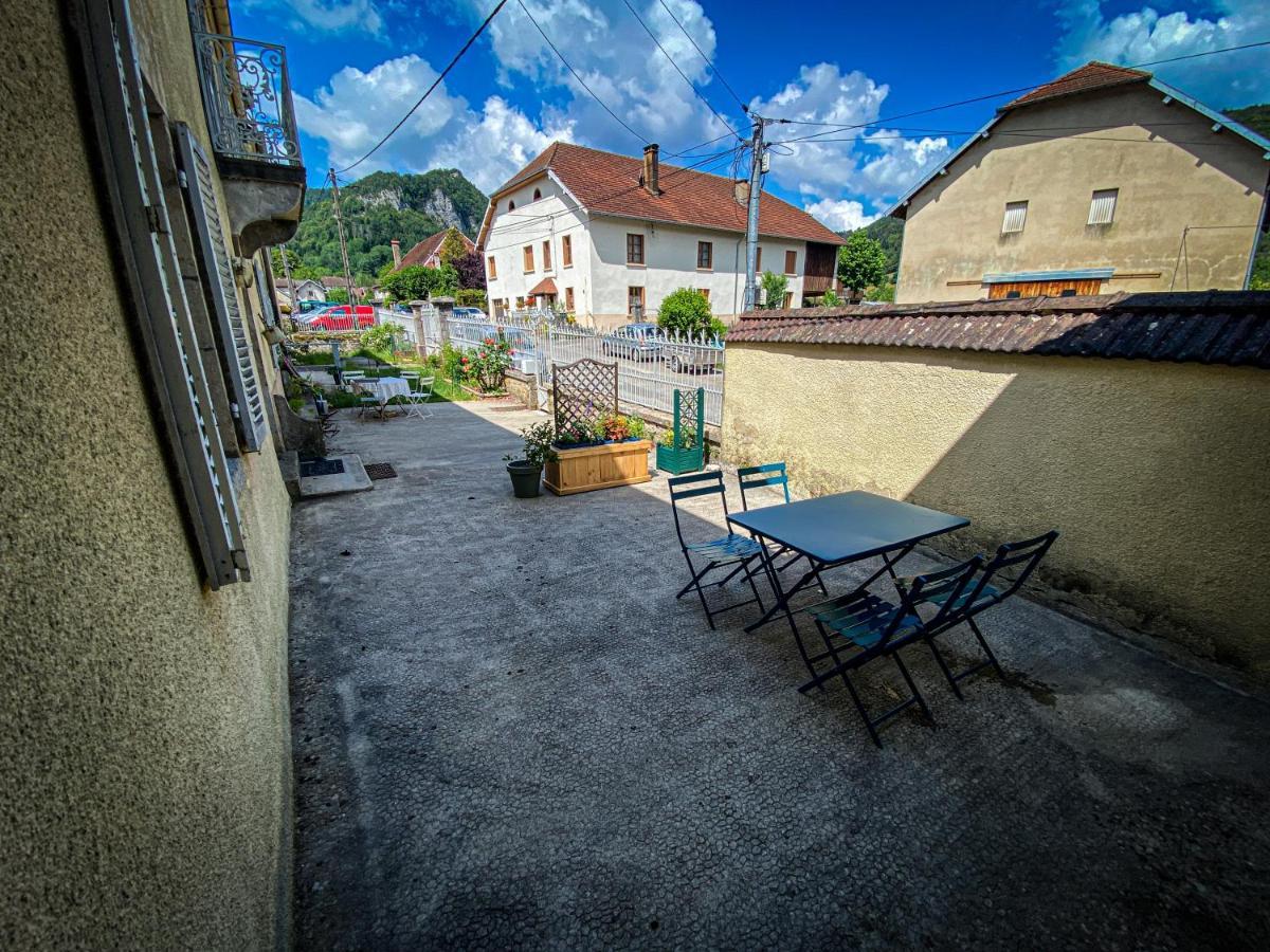 Вилла Lisons Des Sources Nans-sous-Sainte-Anne Экстерьер фото